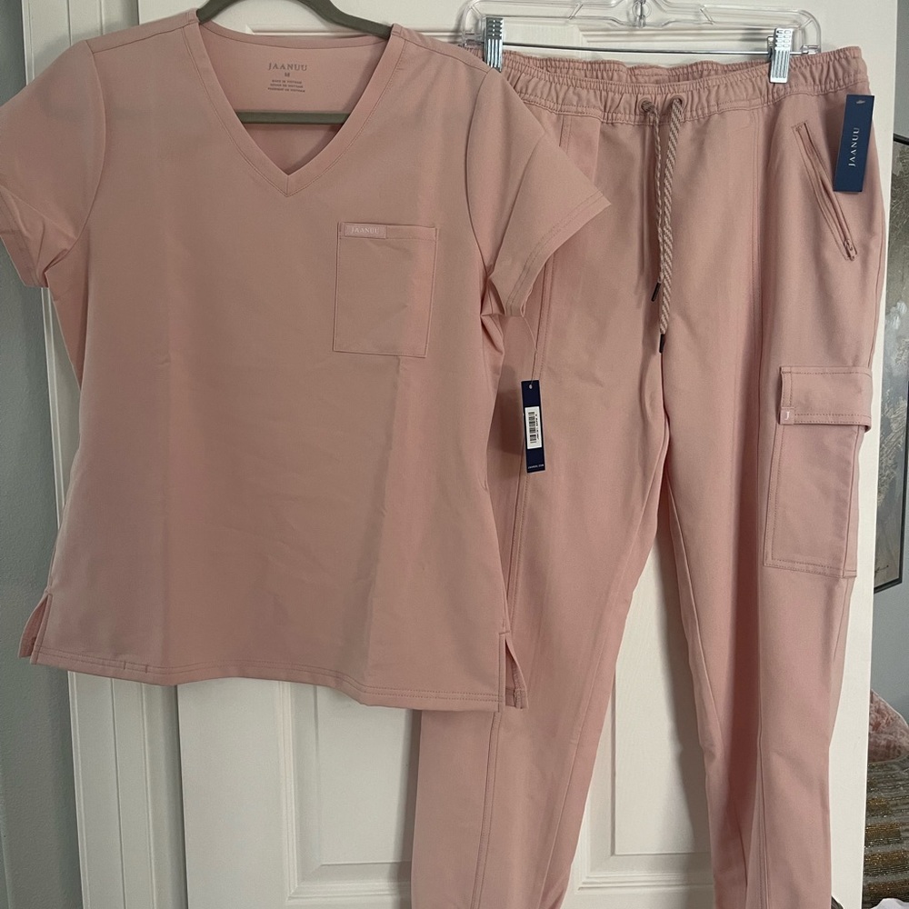 NWT Jaanuu pink scrub jogger set size Medium